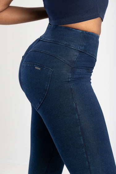 Blue Jean Traders jeans in dark blue stretch denim, high waist and back pocket details