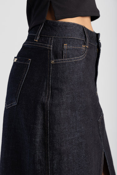 blue jean traders denim skirt close up of waist and pocket with contrast stitching