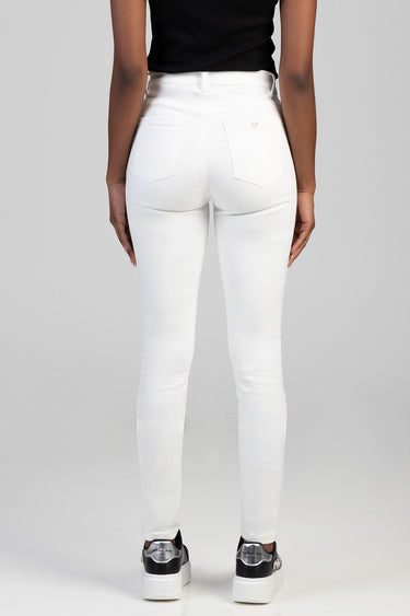 back view of a model wearing white skinny jeans with two back pockets from Blue Jean Traders