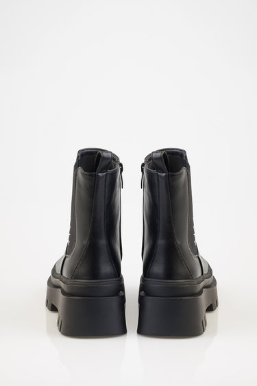 CHELSEA BOOTS
